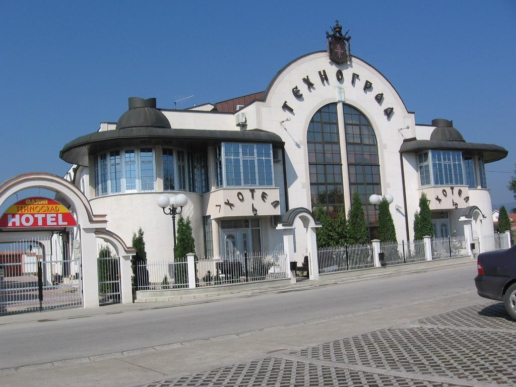 Hotel Tehnograd クラリエボ エクステリア 写真