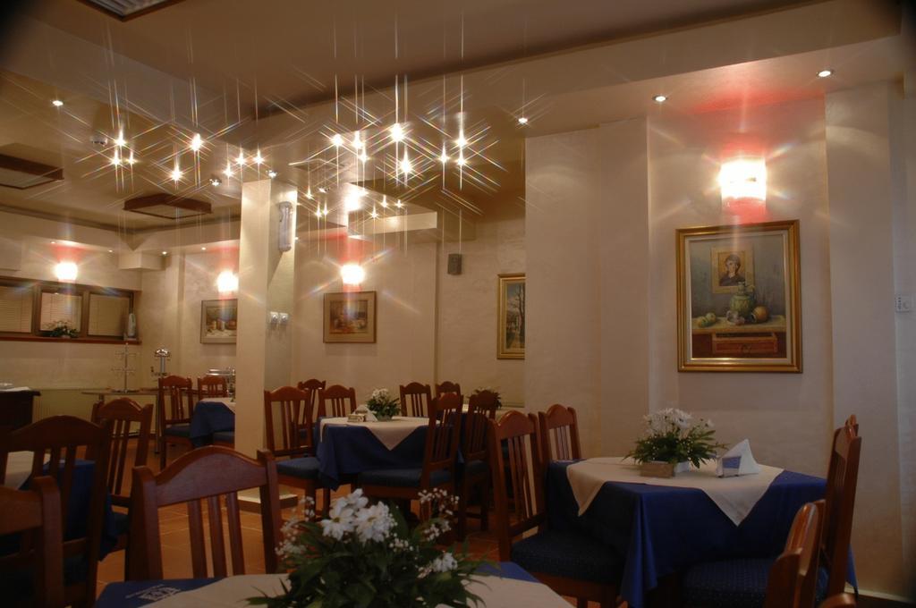 Hotel Tehnograd クラリエボ レストラン 写真